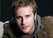 Profil Pemain Bunga Yang Terluka Biodata lengkap dengan Agamanya