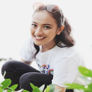 Potret Vania Herlambang