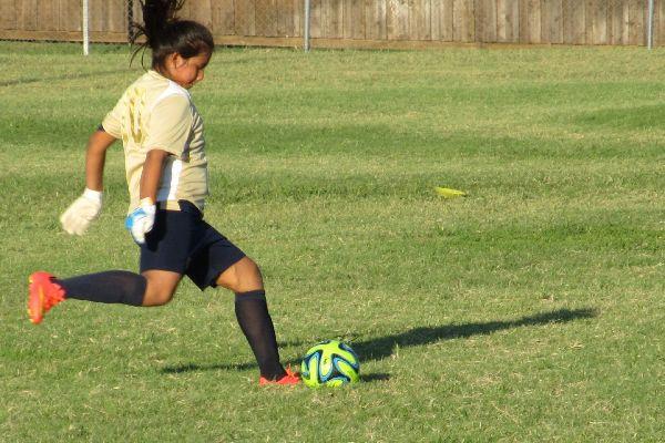 Gaya Sehari-hari hingga Acara Formal: Inspirasi Mix and Match yang Trendi