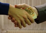 Arti Mimpi Ditagih Hutang oleh Saudara Menurut Islam: Tanda Tanggung Jawab atau Tekanan?