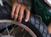 Arti Mimpi Ban Motor Bocor Menurut Islam: Simbol Kelelahan atau Kesulitan?