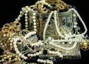 Arti Mimpi Dapat Kalung Emas Menurut Islam: Pertanda Kekuatan dan Kekayaan