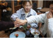 Arti Mimpi Diberi Makanan oleh Teman Menurut Islam: Pertanda Dukungan atau Persahabatan?