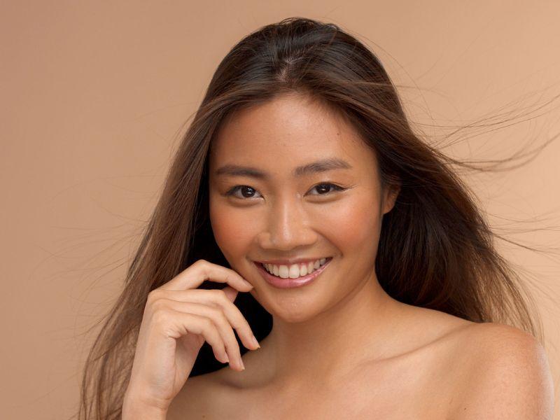 Keindahan Kulit Sawo Matang dan Warna Karet Behel yang Serasi