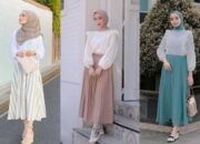 Padu Padan Rok Plisket Biru Dongker dengan Berbagai Warna