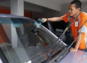 Cara Membersihkan Kaca Mobil dari Goresan dengan Mudah!