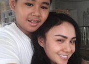 Seleb Juga Manusia: 15 Foto Mereka Tanpa Make Up Cantiknya Luntur Gak Sih?