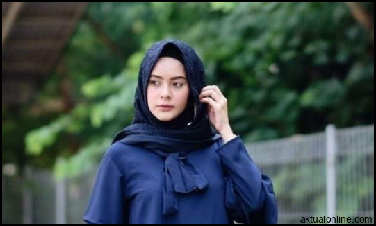 10 Gambar Baju Biru Dongker Cocok Jilbab Warna Apa - Matob Bisnis