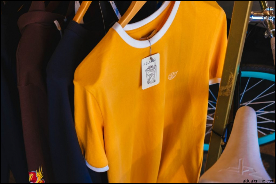 Mengenal Baju Warna Lemon Cocok dengan Celana Warna Apa