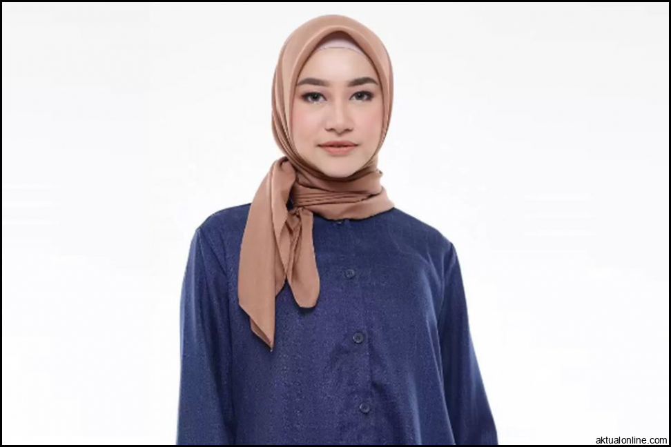 OOTD Gamis Navy Cocok Dengan Jilbab Warna Apa, Ya? Ini Pilihannya ...