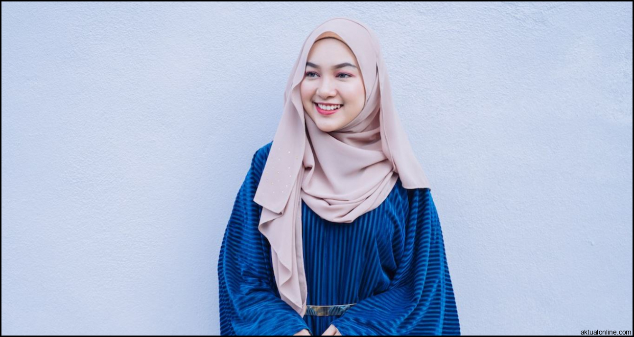 Warna Kerudung Untuk Baju Biru Dongker